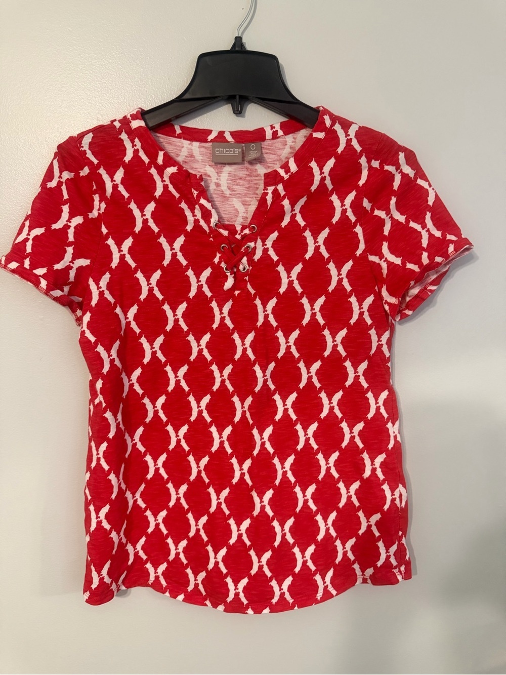 Chico's Red and White Short Sleeve Lace up V-Neck Blouse size small (0)